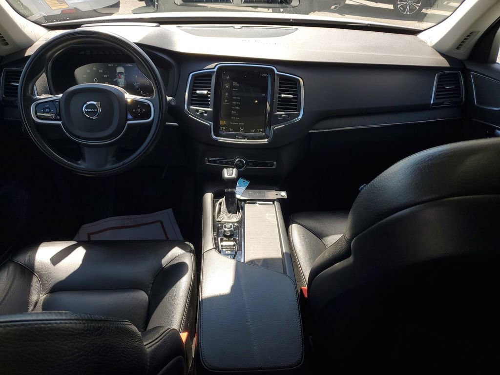 Used 2020 Volvo XC90 T6 Momentum w/ Protection Package Premier image 18