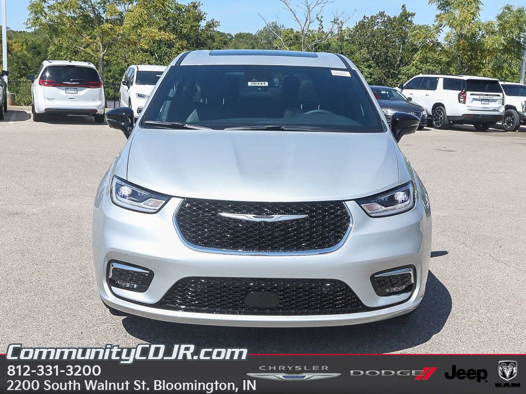 New 2026 Chrysler Pacifica Select image 9