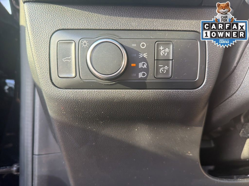 Used 2022 Ford Escape SE w/ SE Sport Appearance Package image 18