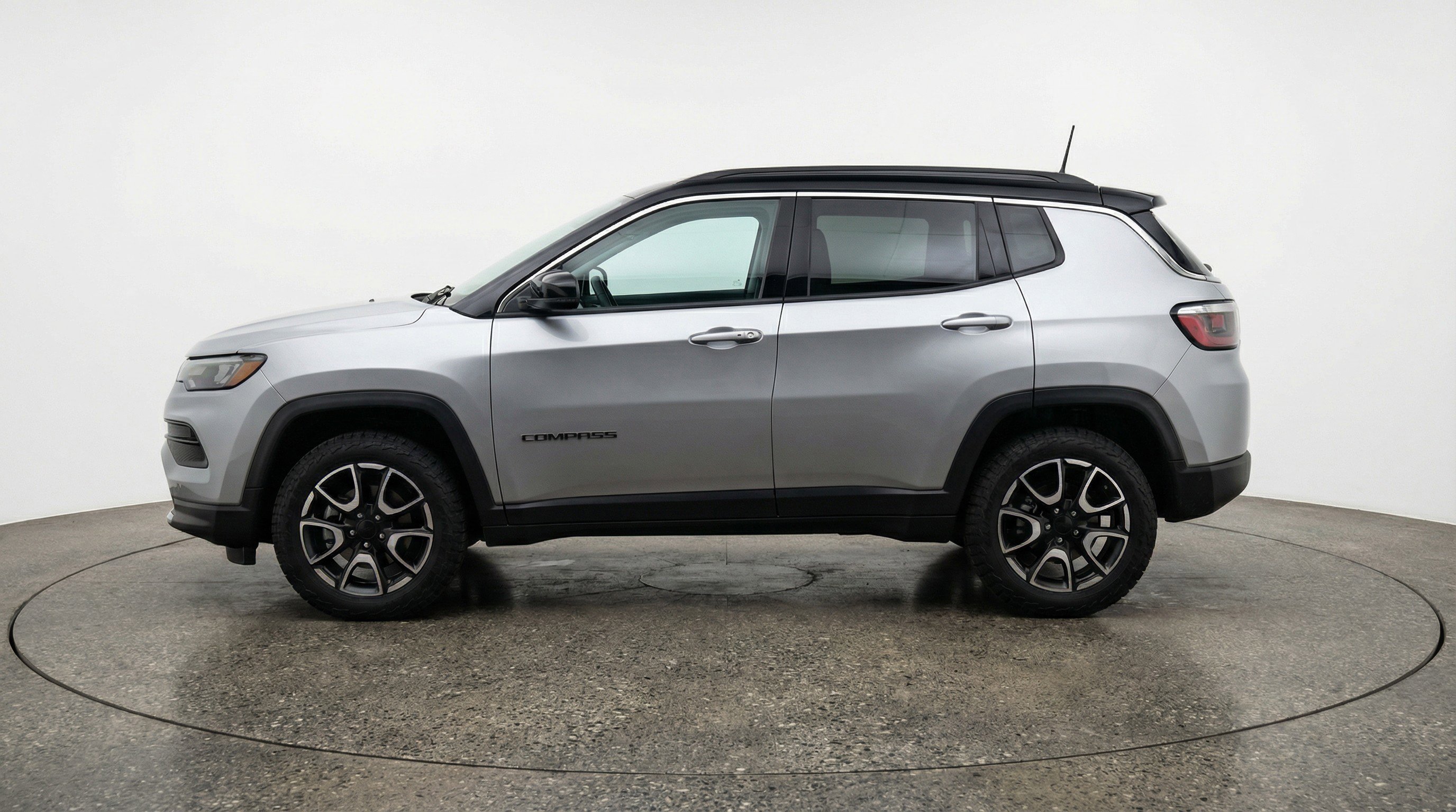 Used 2025 Jeep Compass Trailhawk AWD/4WD image 5