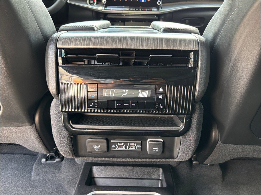 Used 2024 Jeep Wagoneer Series II AWD/4WD image 43