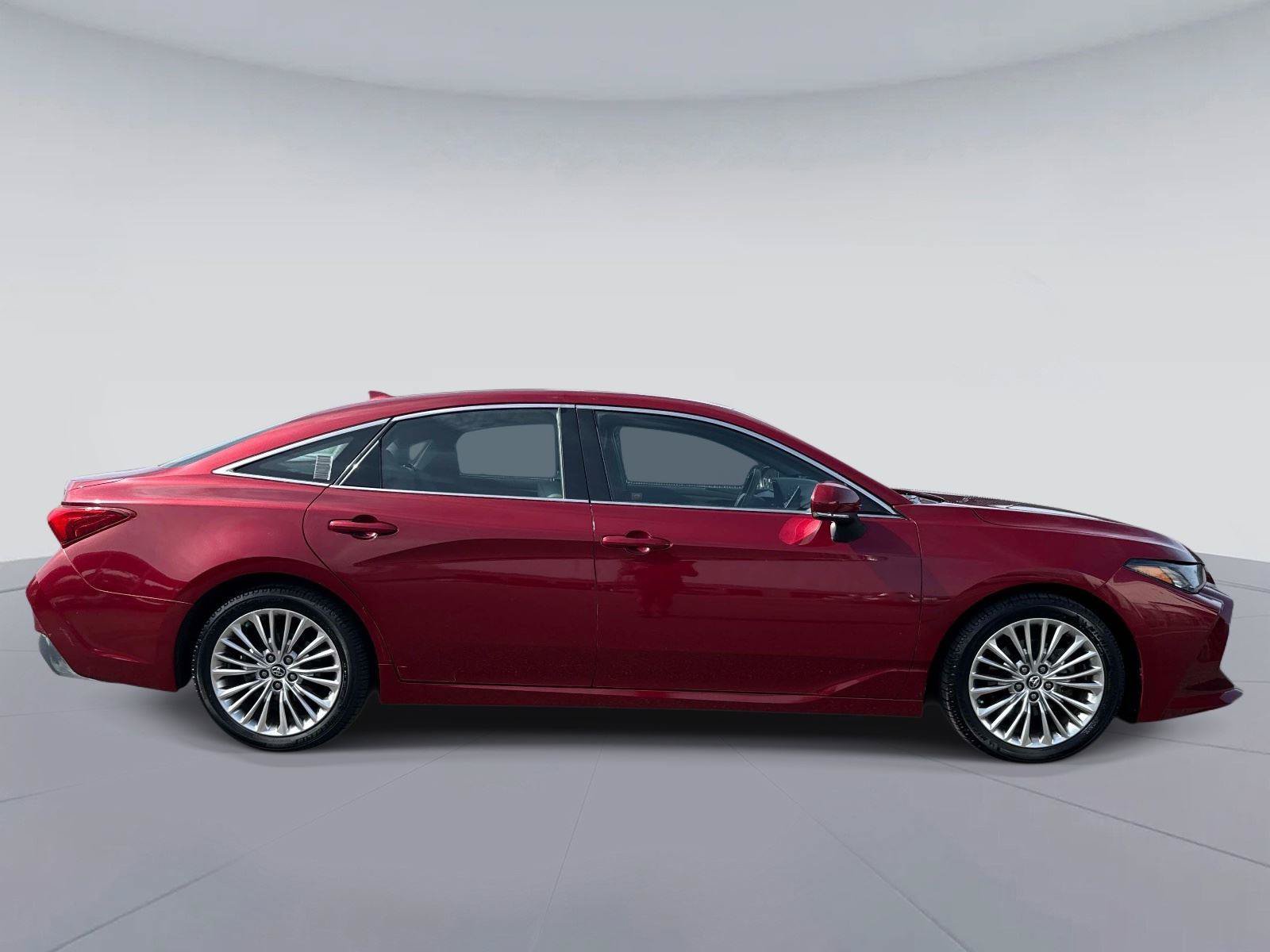 Used 2019 Toyota Avalon Limited FWD image 2
