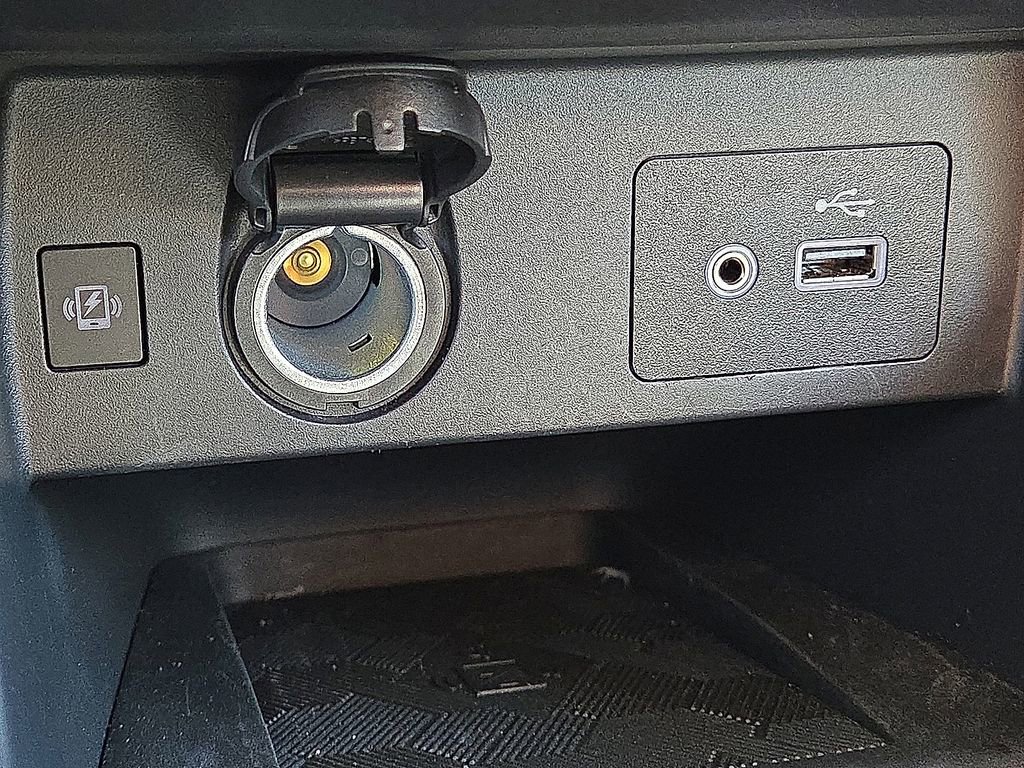 Used 2025 Nissan Versa SV image 27