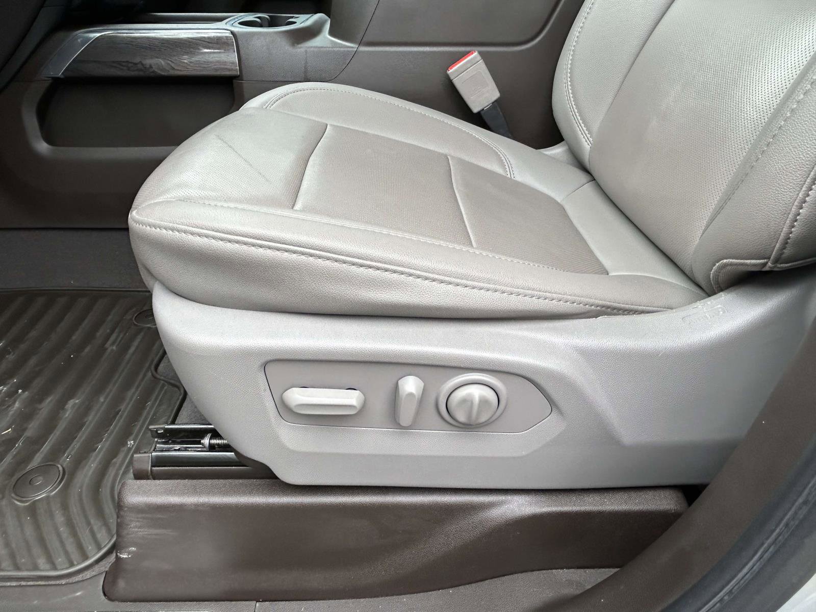 Used 2021 Chevrolet Silverado 3500 LTZ w/ LTZ Convenience Package image 17