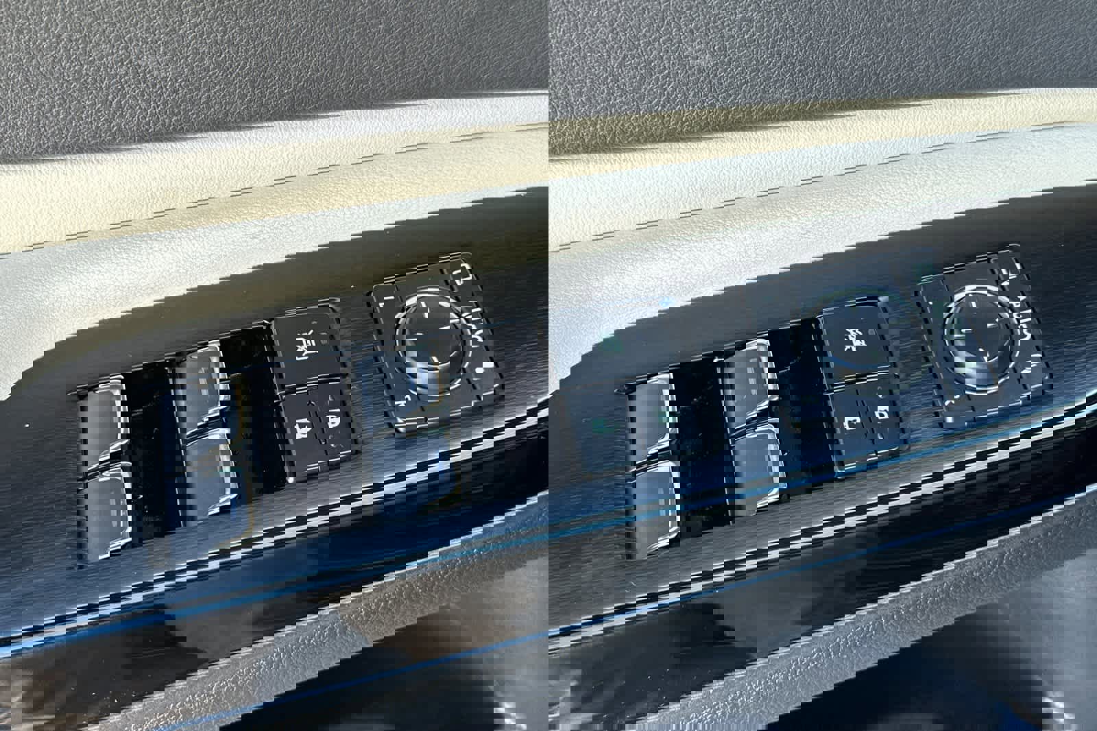 Used 2023 Lexus ES 300h w/ Premium Package image 13