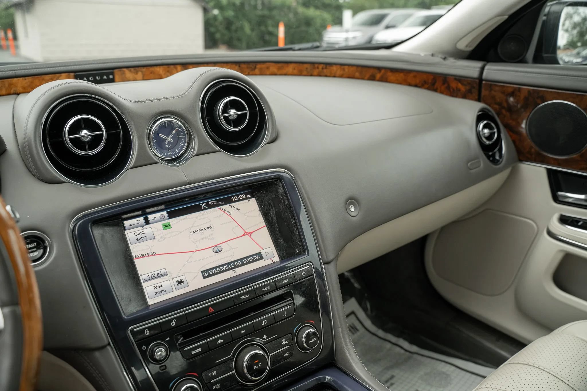 Used 2012 Jaguar XJ RWD image 24