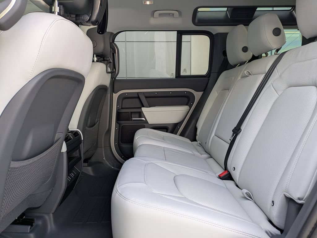New 2026 Land Rover Defender 110 X-Dynamic SE AWD/4WD image 15