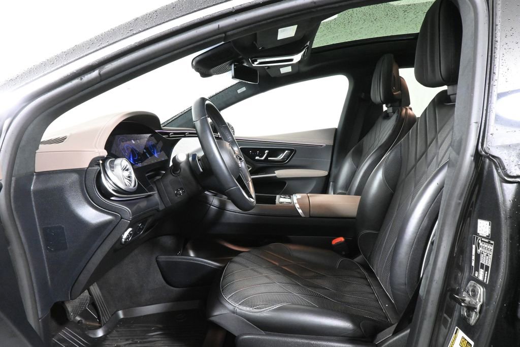 Used 2023 Mercedes-Benz EQS 580 4MATIC Sedan image 3