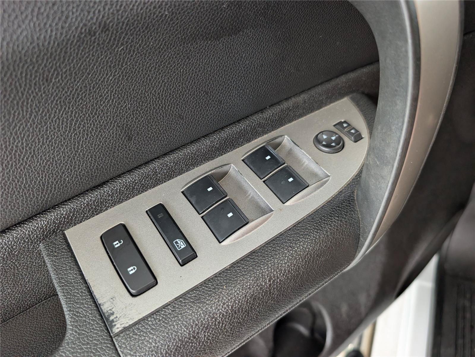Used 2007 GMC Sierra 2500 SLE w/ EZ-Lift Tailgate Package RWD image 29