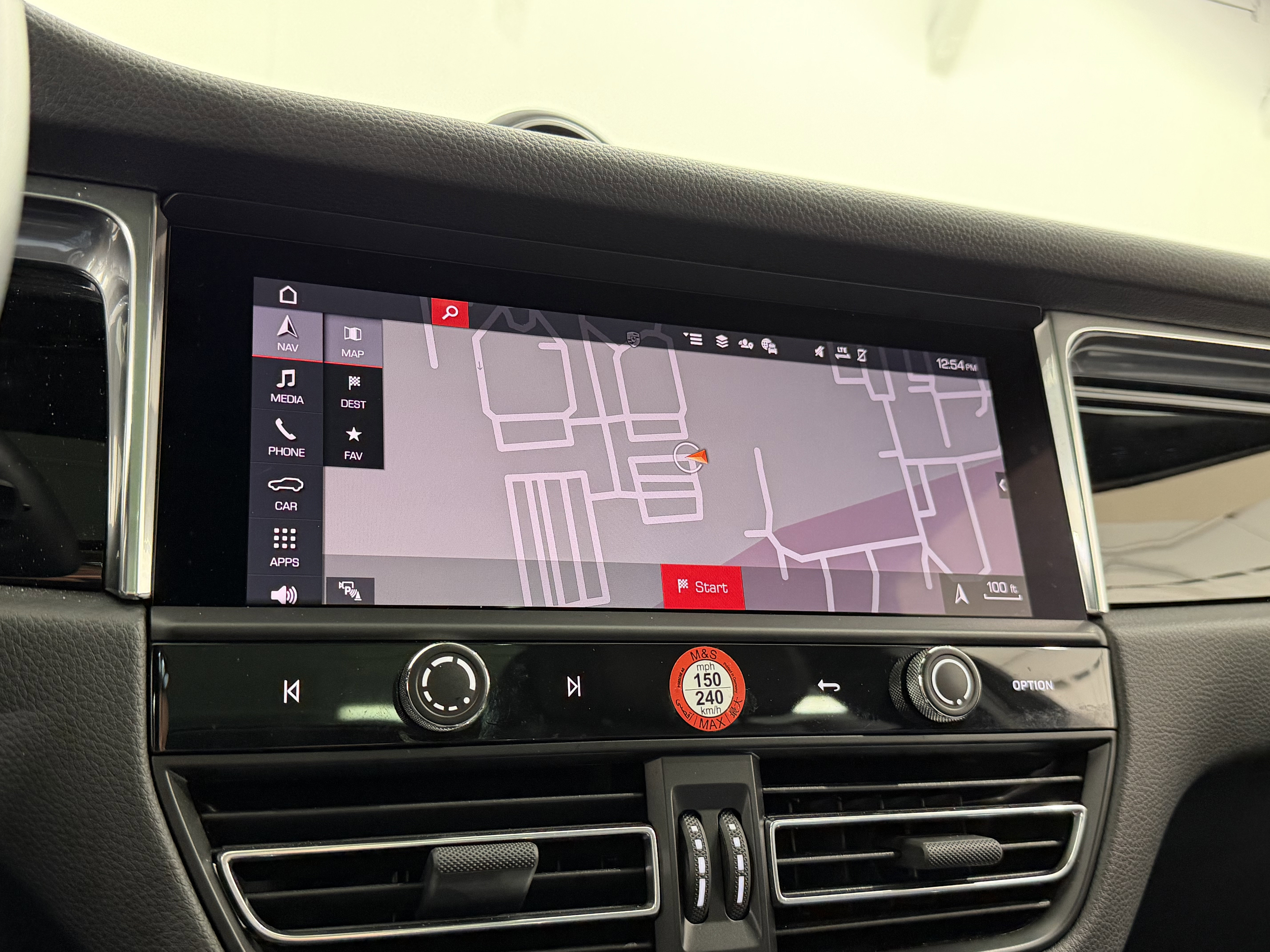 Certified 2025 Porsche Macan image 40