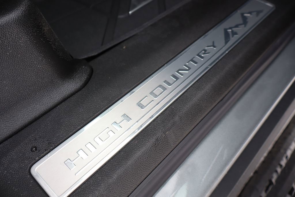 New 2026 Chevrolet Suburban High Country image 57