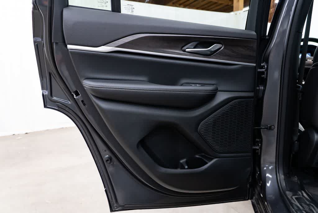 New 2026 Jeep Grand Cherokee Altitude AWD/4WD image 27