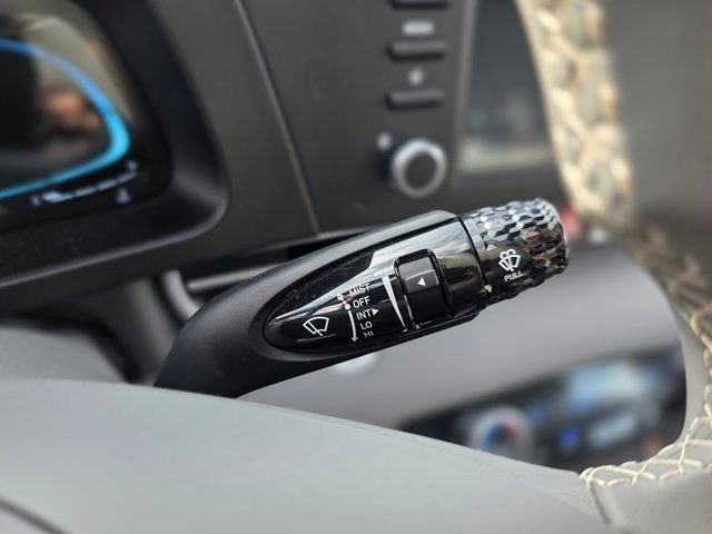 Certified 2025 Hyundai Elantra Sport image 31