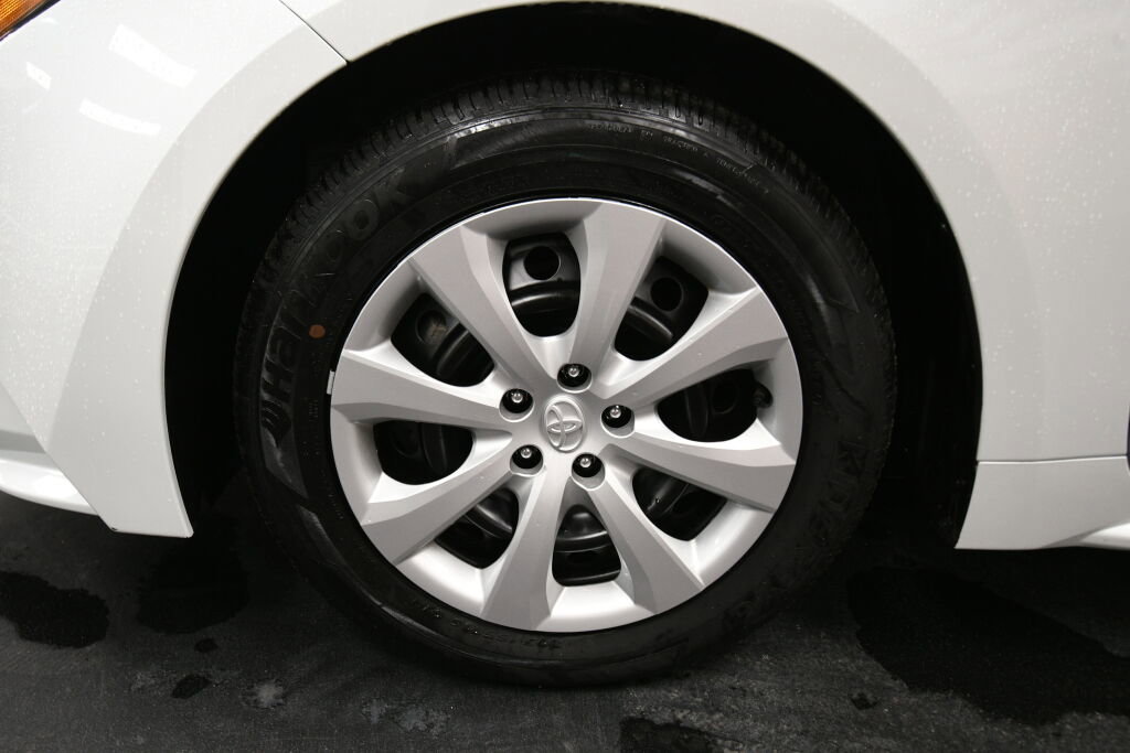 Certified 2025 Toyota Corolla LE image 31