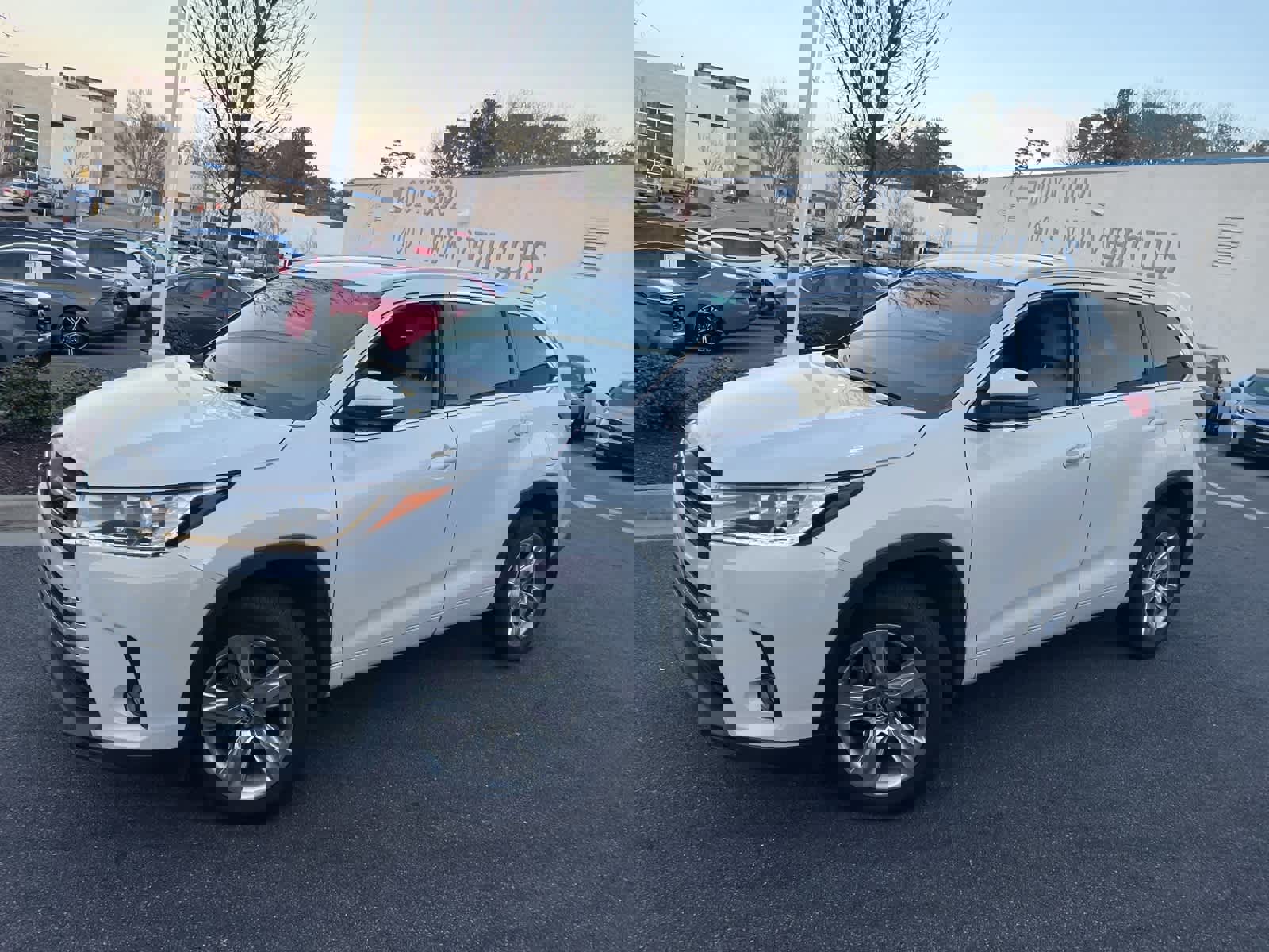 Used 2017 Toyota Highlander Limited image 4