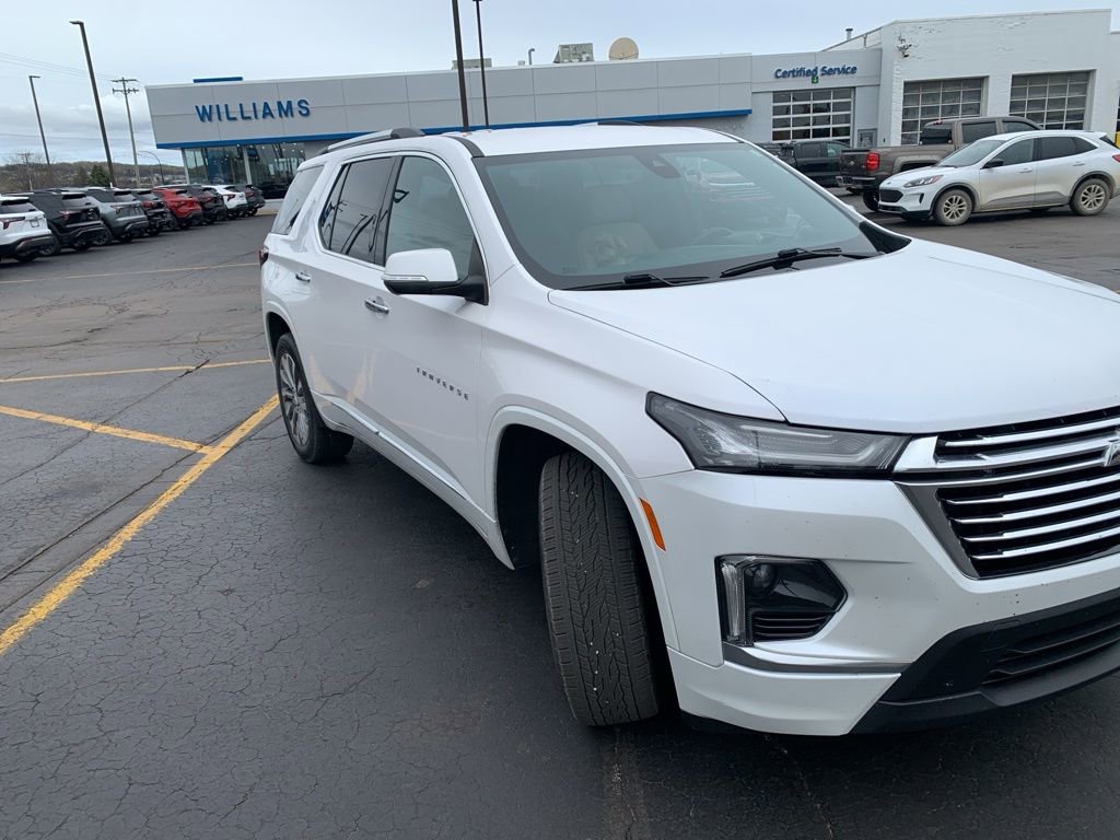 Used 2023 Chevrolet Traverse Premier FWD image 4