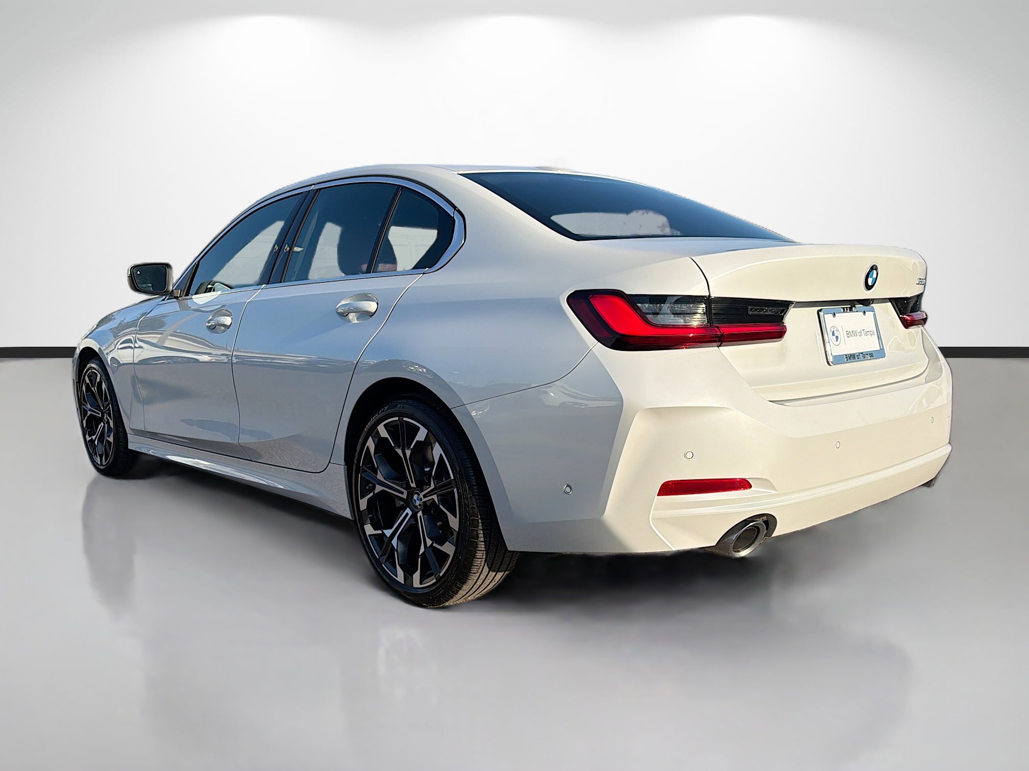 Used 2025 BMW 330i Sedan image 5