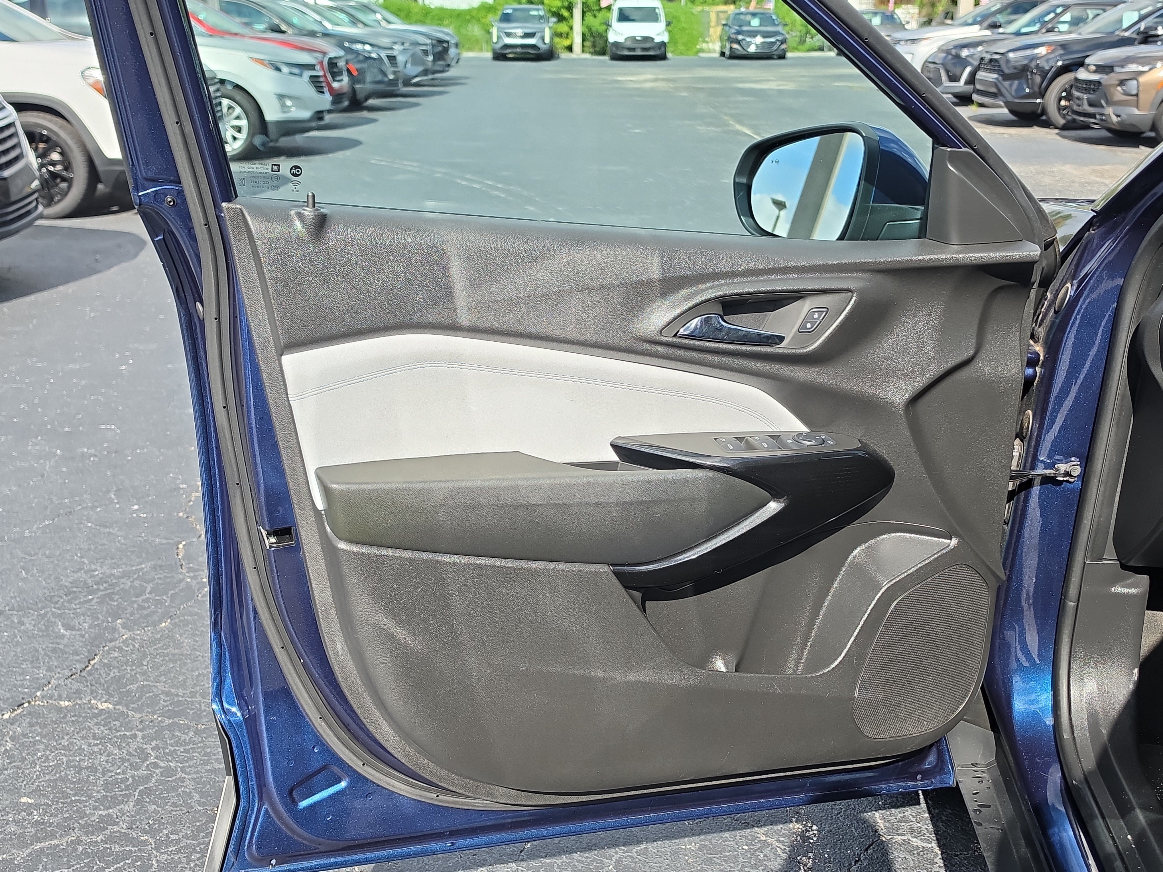 Certified 2024 Chevrolet Trax LT w/ Driver Confidence Package FWD image 16