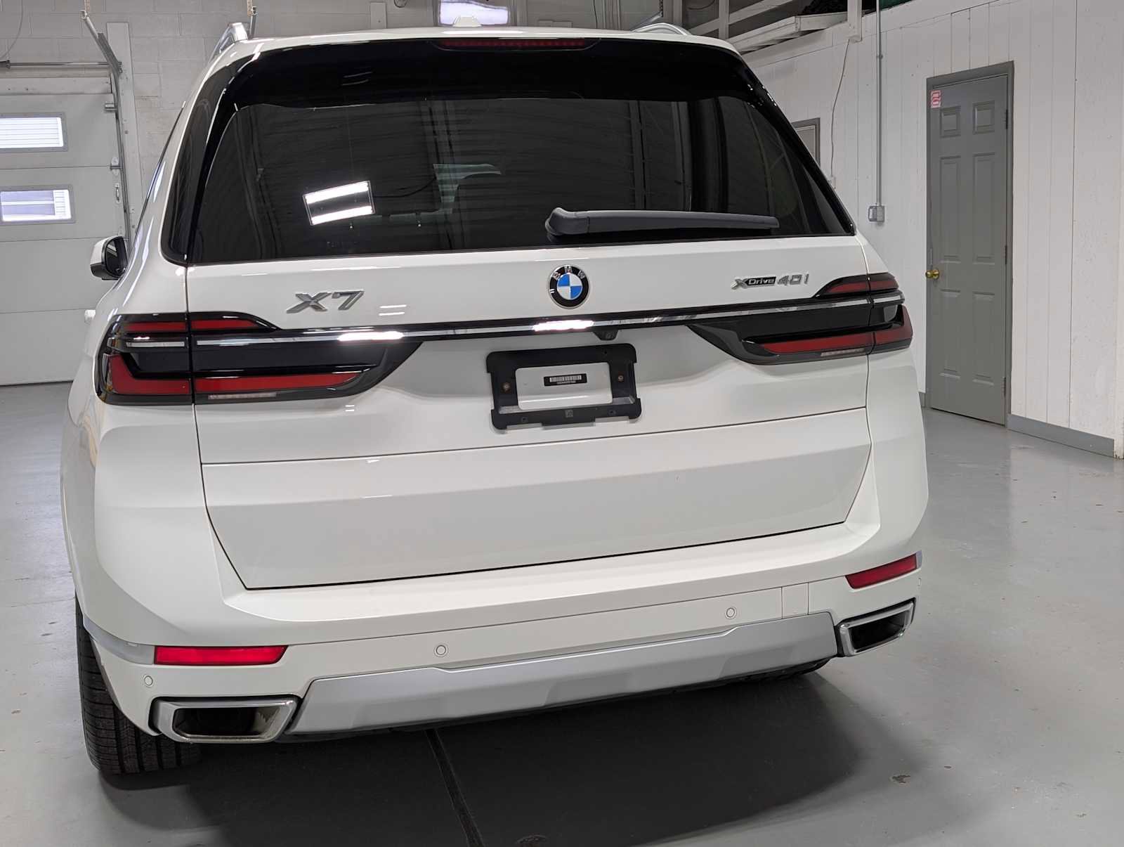 Used 2023 BMW X7 xDrive40i w/ Climate Comfort Package image 8