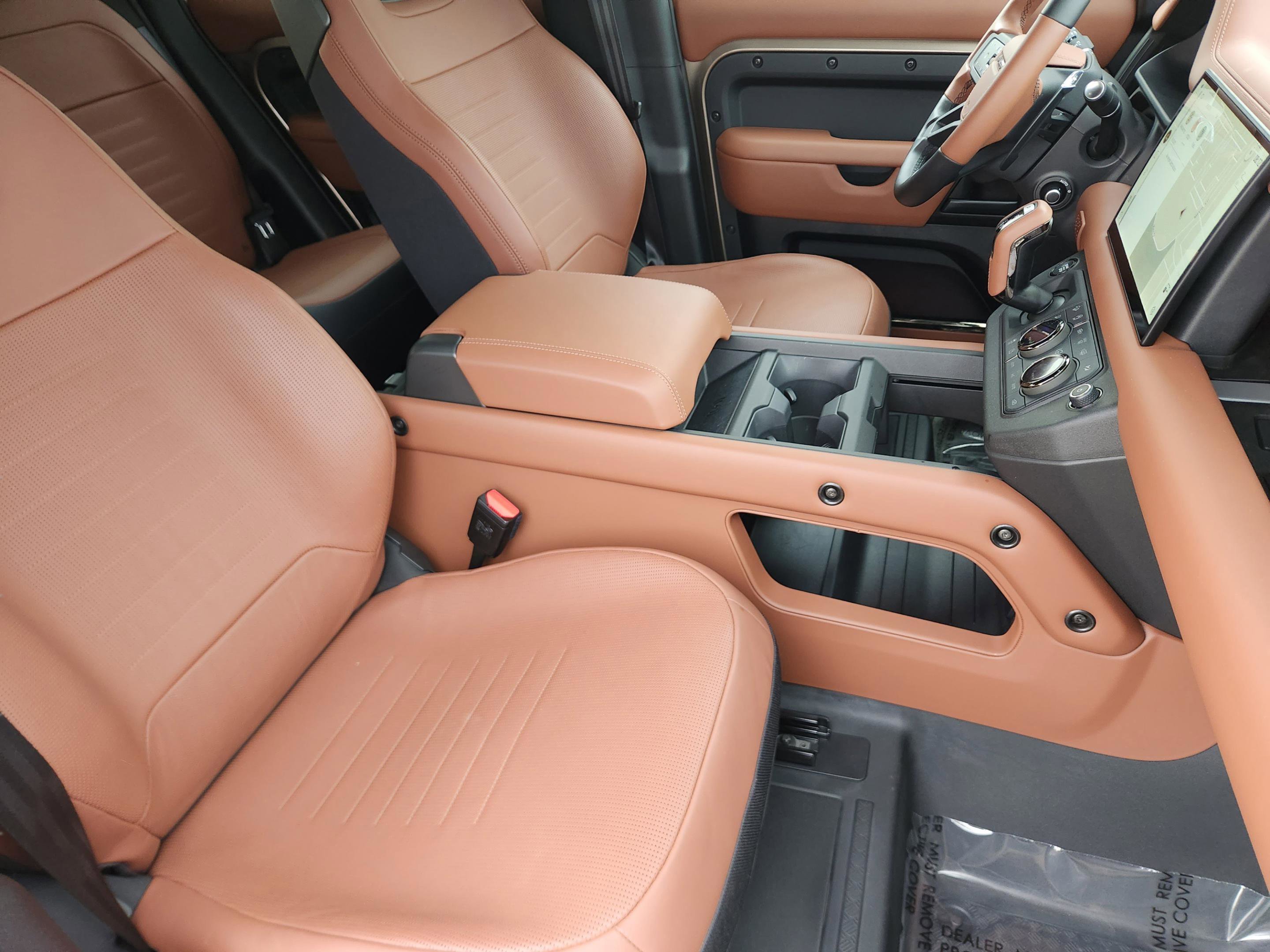 Used 2025 Land Rover Defender 110 image 11