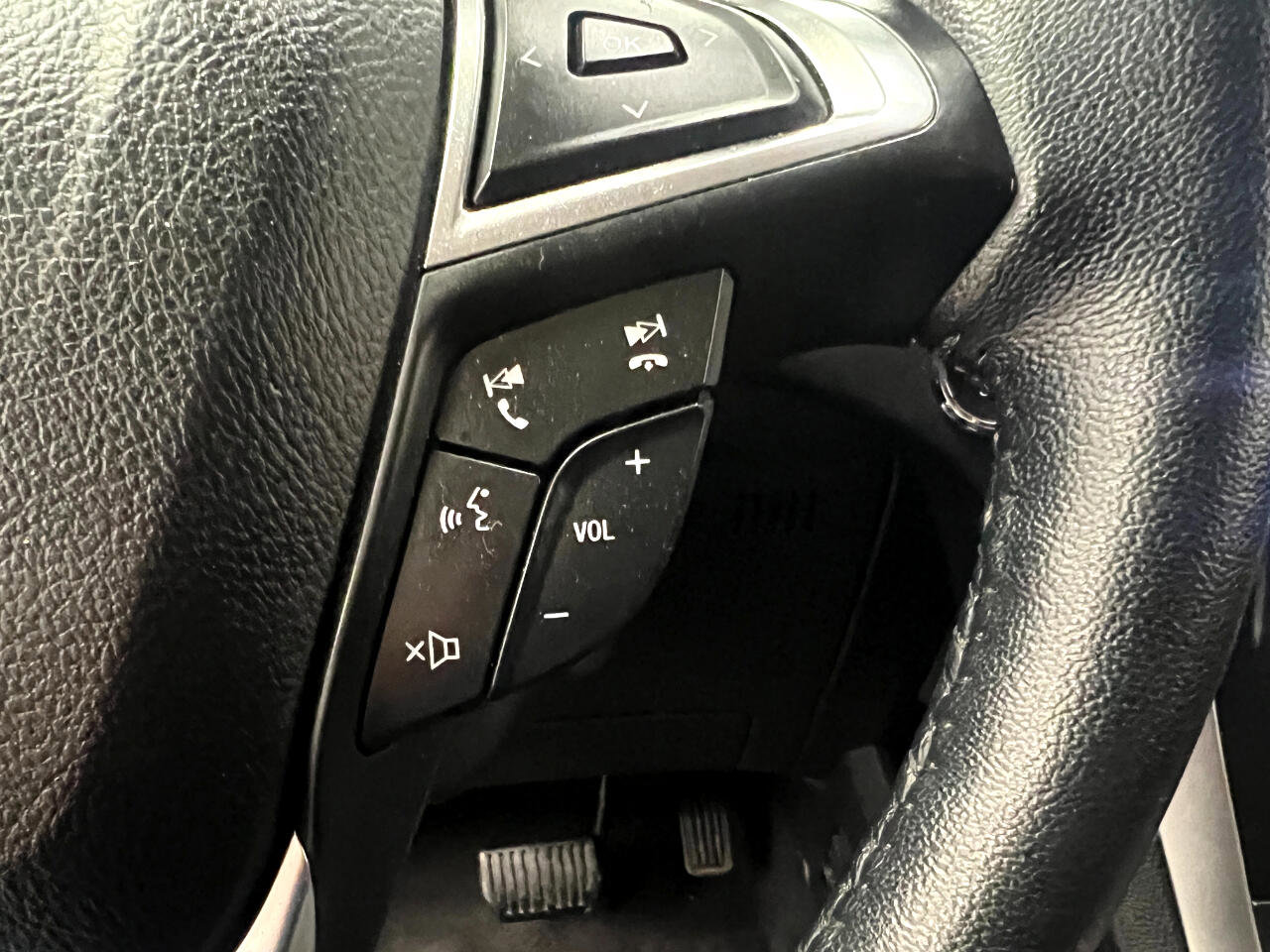Used 2024 Ford Edge SEL image 32