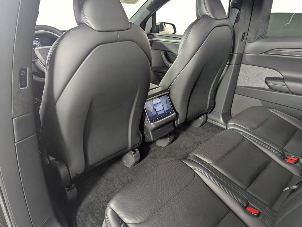 Used 2024 Tesla Model X image 28