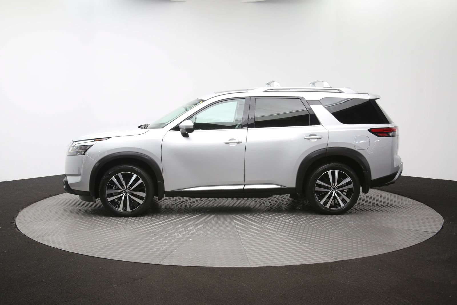 Used 2023 Nissan Pathfinder Platinum AWD/4WD image 57