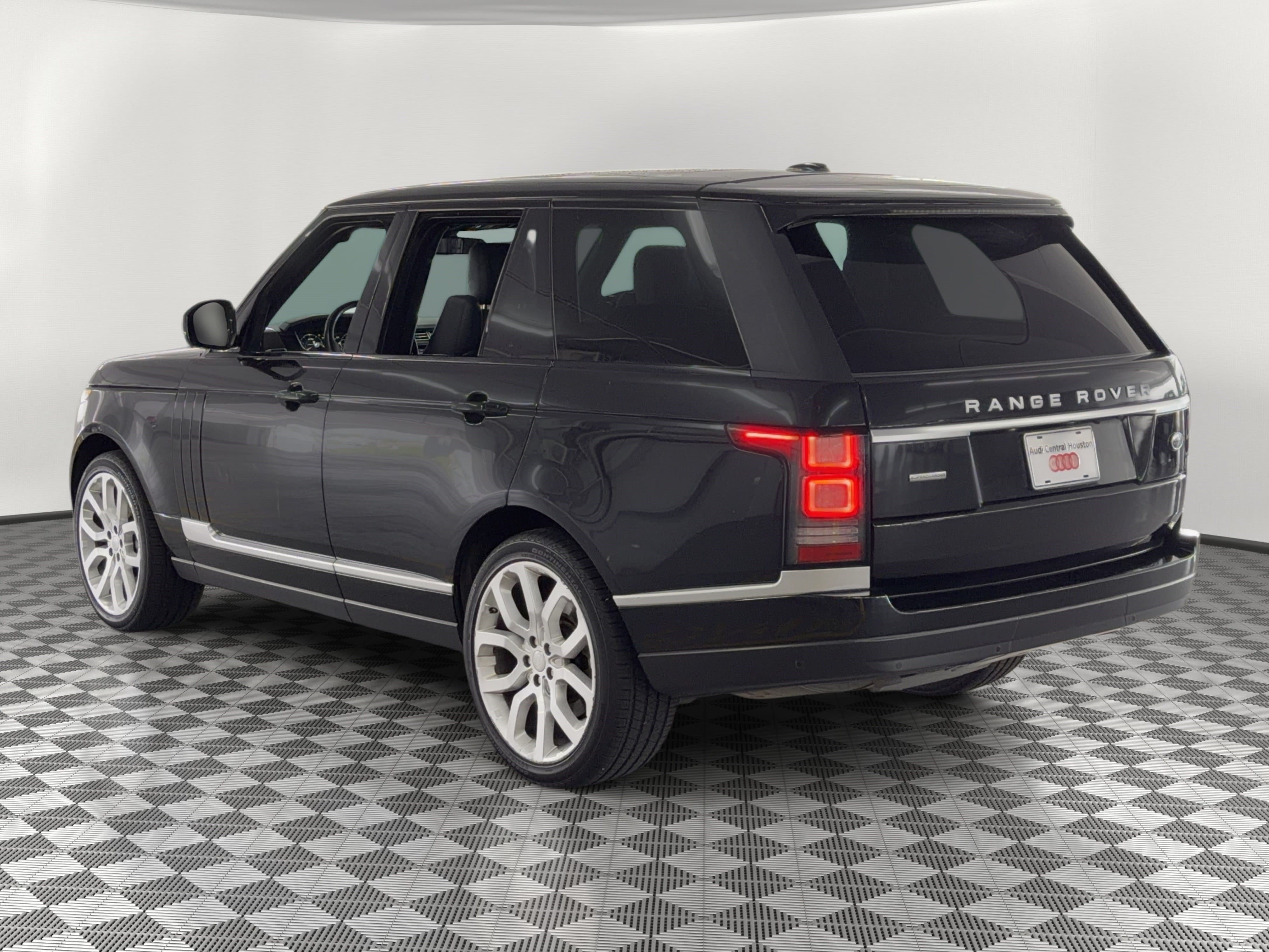 Used 2015 Land Rover Range Rover Supercharged AWD/4WD image 3