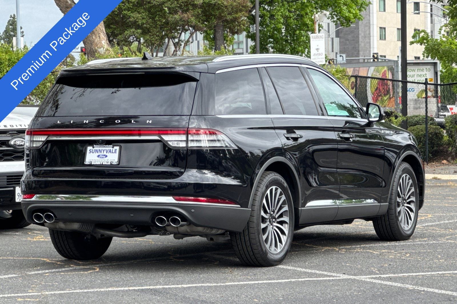 Used 2023 Lincoln Aviator w/ Premium Package image 4