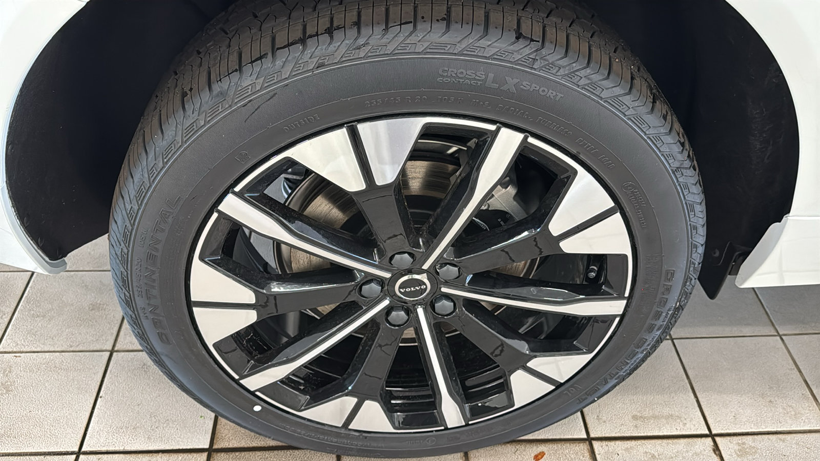 New 2026 Volvo XC60 T8 Plus w/ Protection Package Premier AWD/4WD image 31