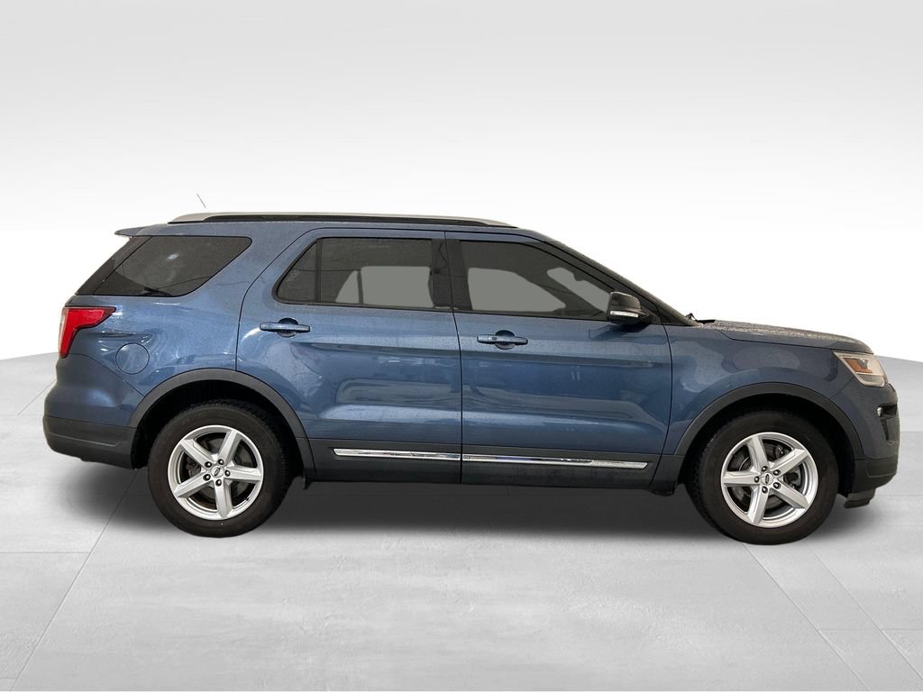 Used 2018 Ford Explorer XLT w/ Equipment Group 202A FWD image 6