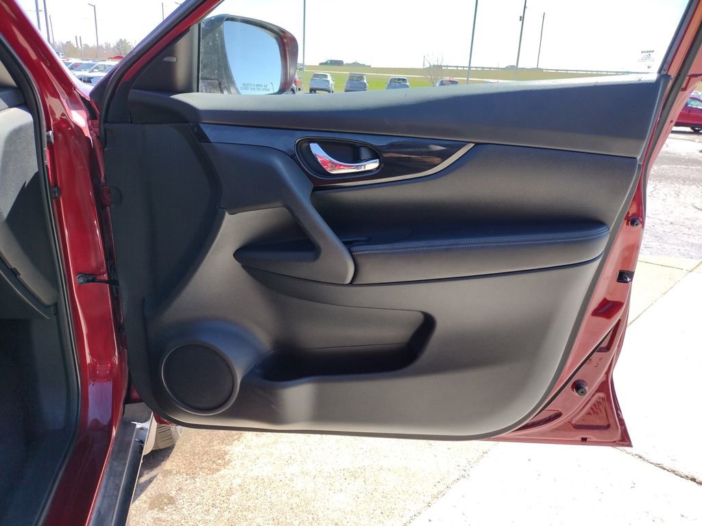 Used 2019 Nissan Rogue SL w/ Premium Package image 30