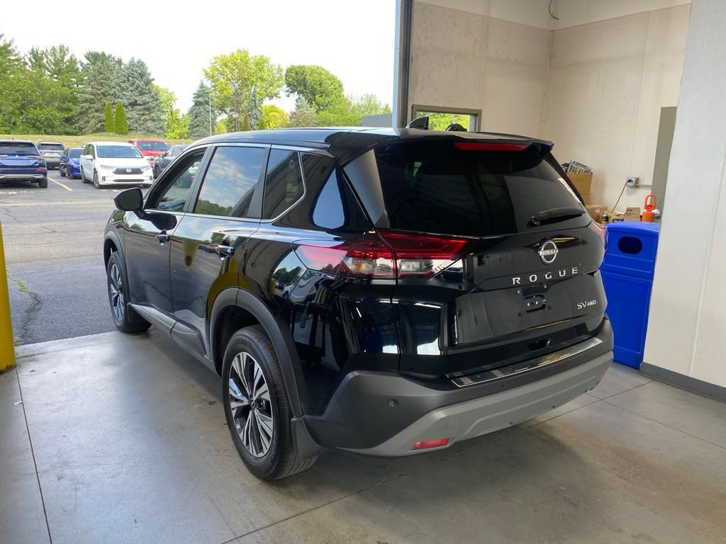 Used 2023 Nissan Rogue SV AWD/4WD image 3