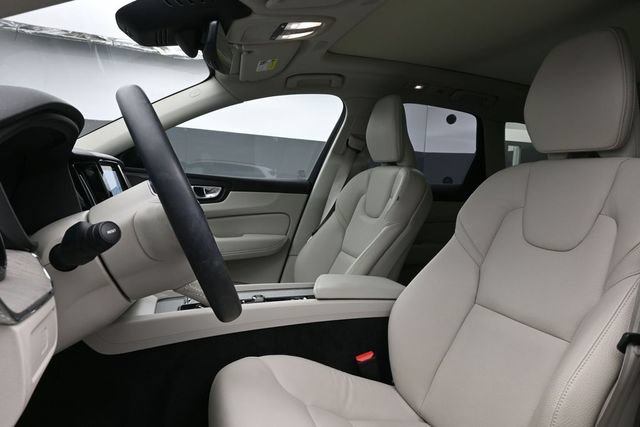 Used 2023 Volvo XC60 B5 Plus w/ Climate Package AWD/4WD image 10
