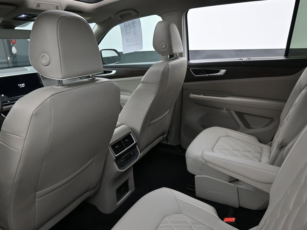 Used 2024 Volkswagen Atlas SEL Premium R-Line image 35