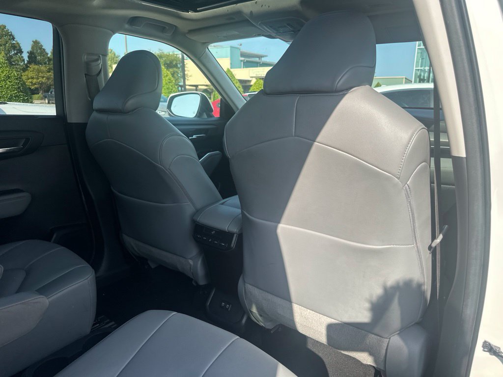 Used 2021 Toyota Highlander XLE FWD image 35