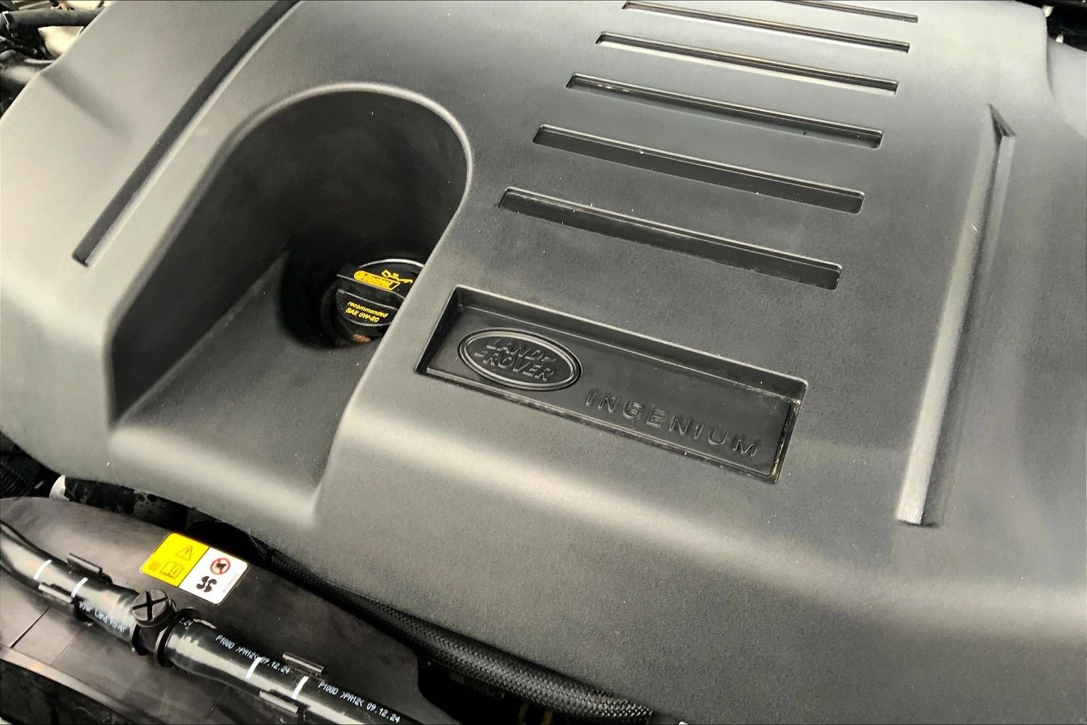 Used 2025 Land Rover Defender 110 X-Dynamic SE image 32