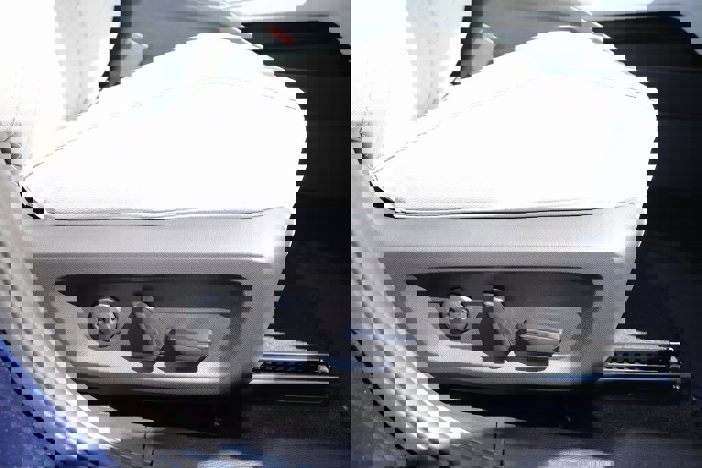 New 2025 Mitsubishi Outlander SEL image 16