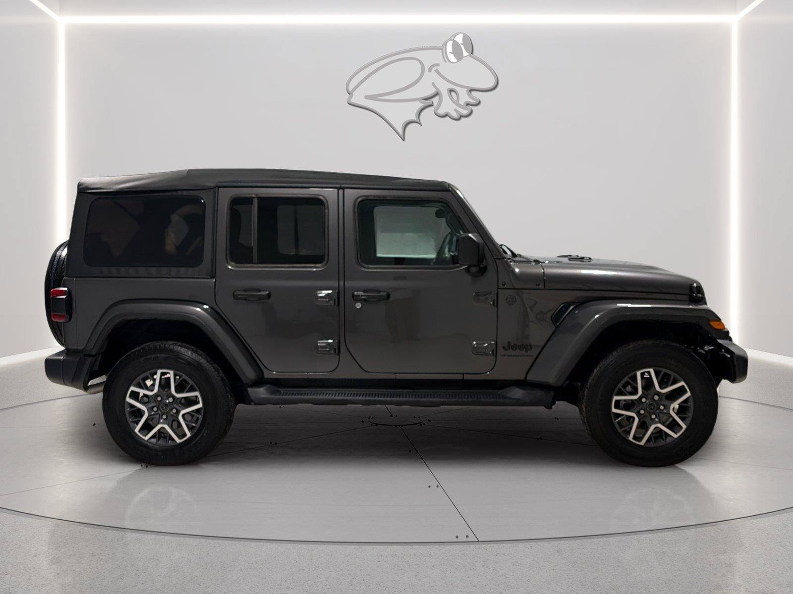 Used 2025 Jeep Wrangler Unlimited Sahara AWD/4WD image 6