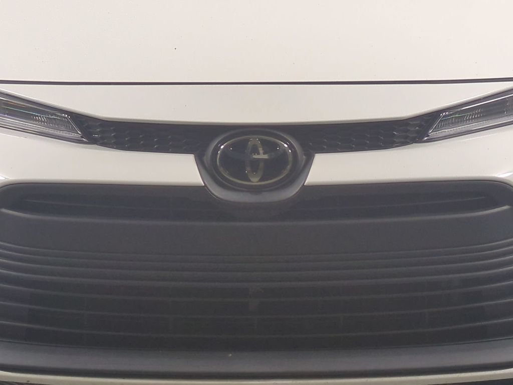 Used 2025 Toyota Corolla LE FWD image 4