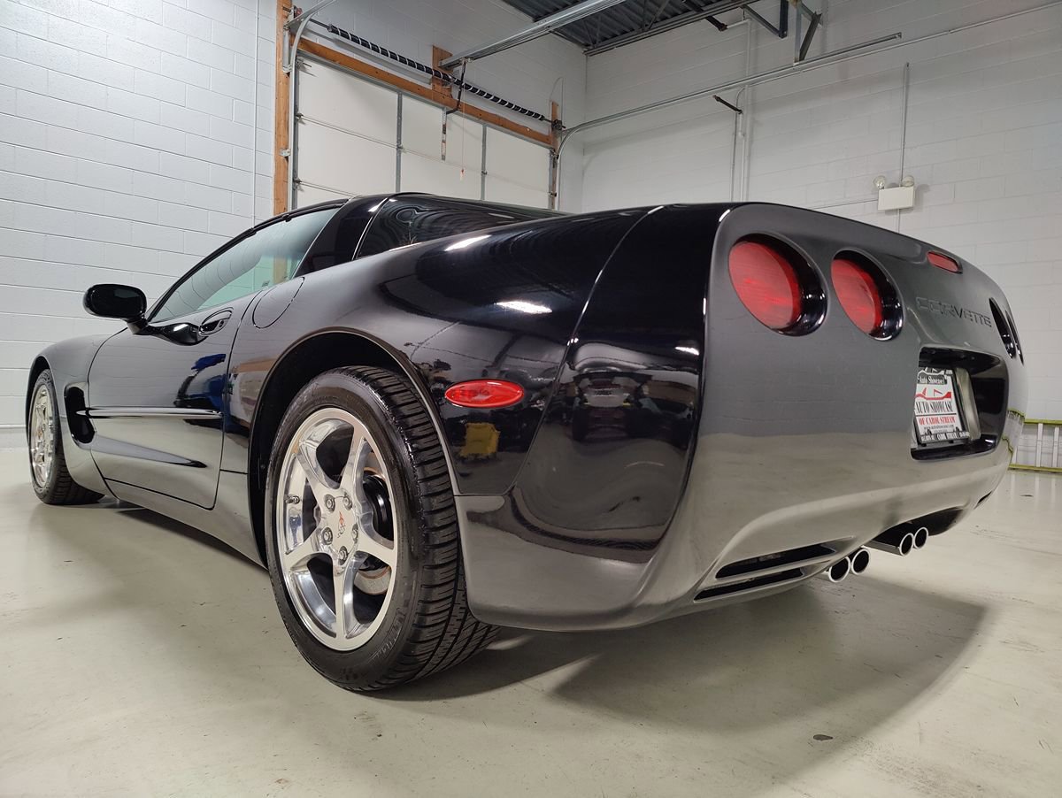 Used 2004 Chevrolet Corvette Coupe w/ Preferred Equipment Group image 21