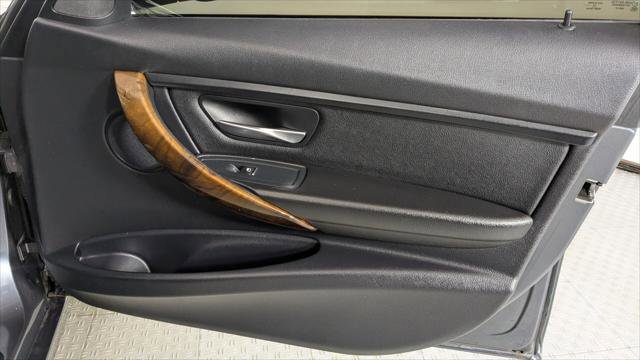 Used 2016 BMW 320i xDrive Sedan AWD/4WD image 22