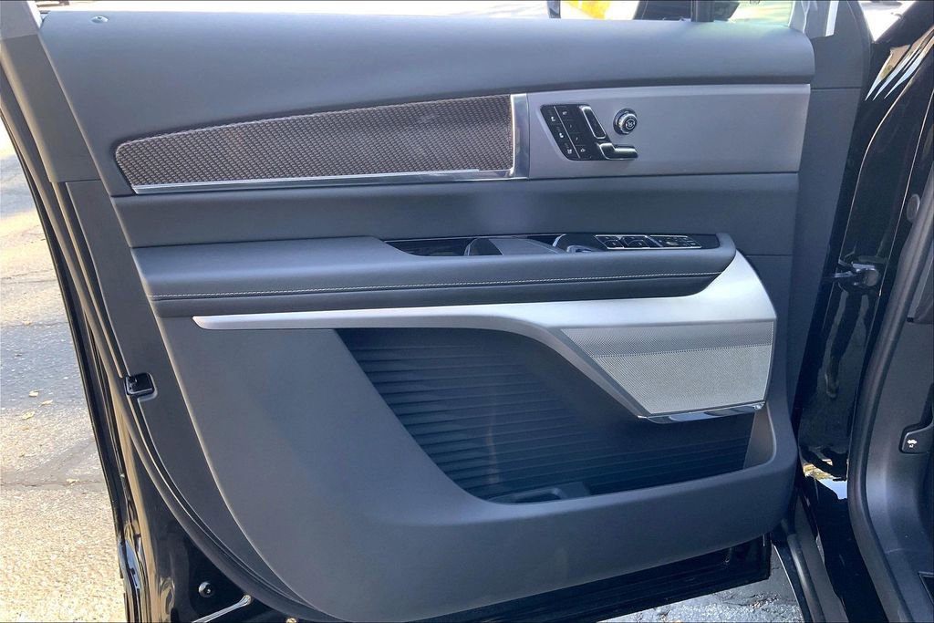 New 2026 Cadillac Vistiq Sport image 11