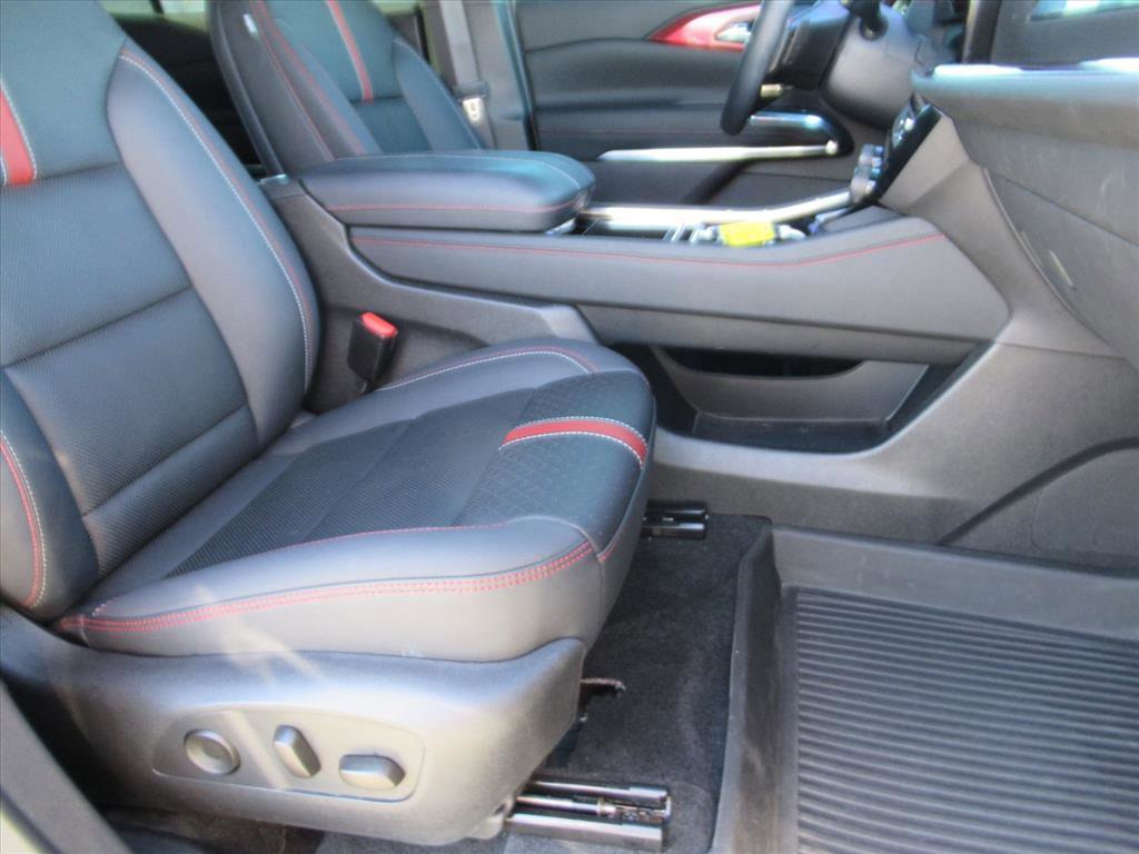 Used 2024 Chevrolet Traverse RS image 9