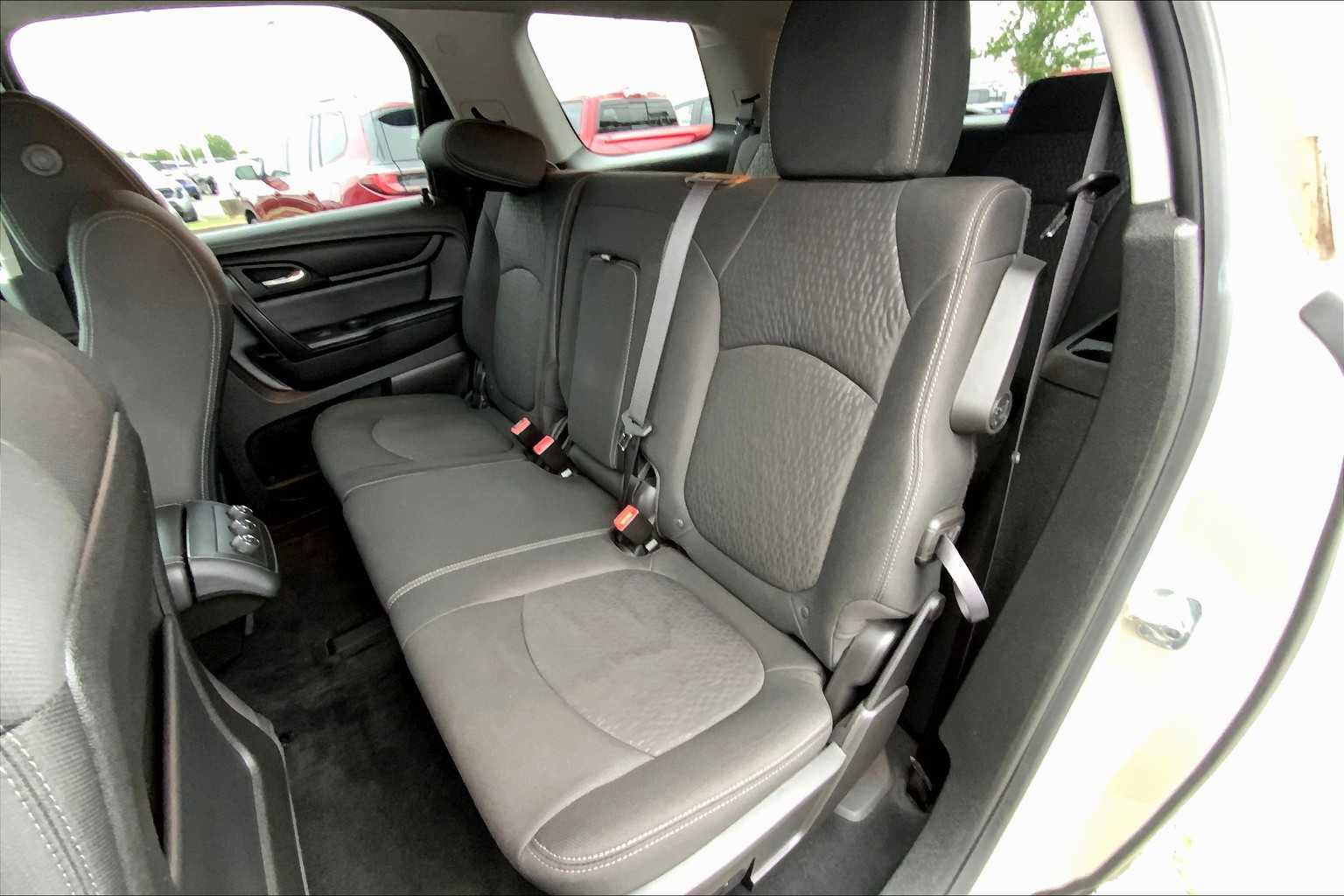 Used 2016 GMC Acadia SLE image 19