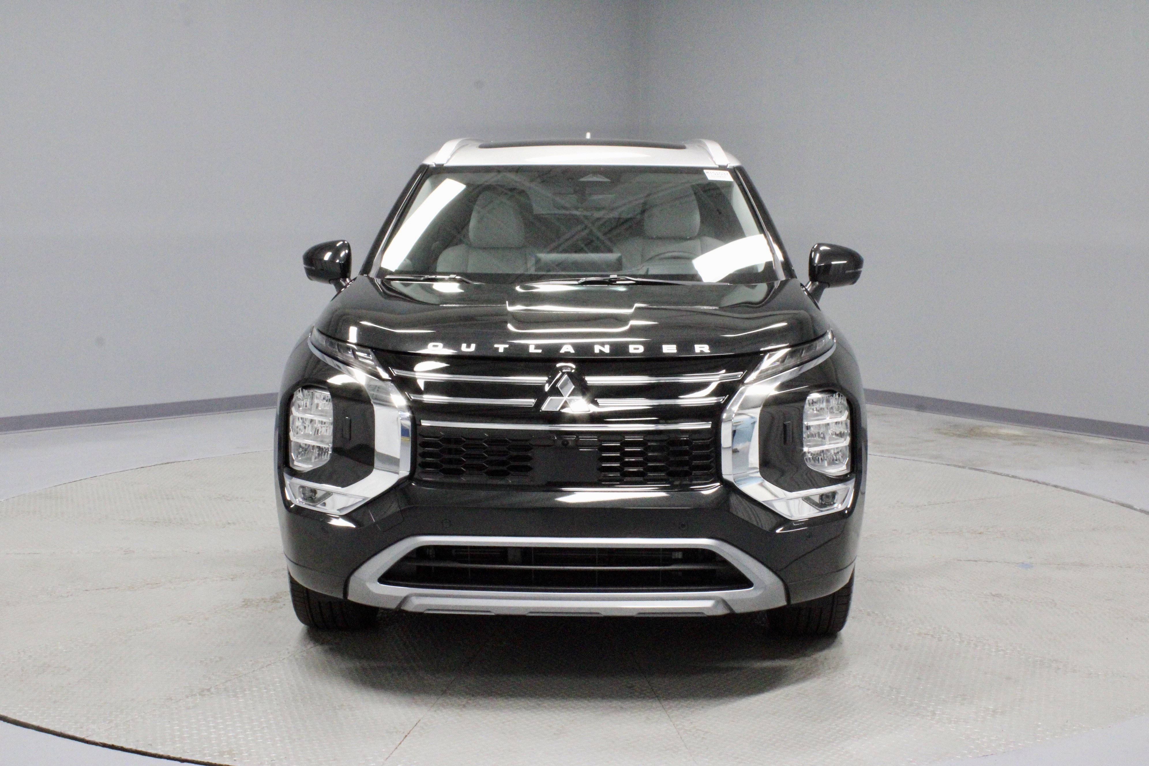 New 2025 Mitsubishi Outlander AWD image 3