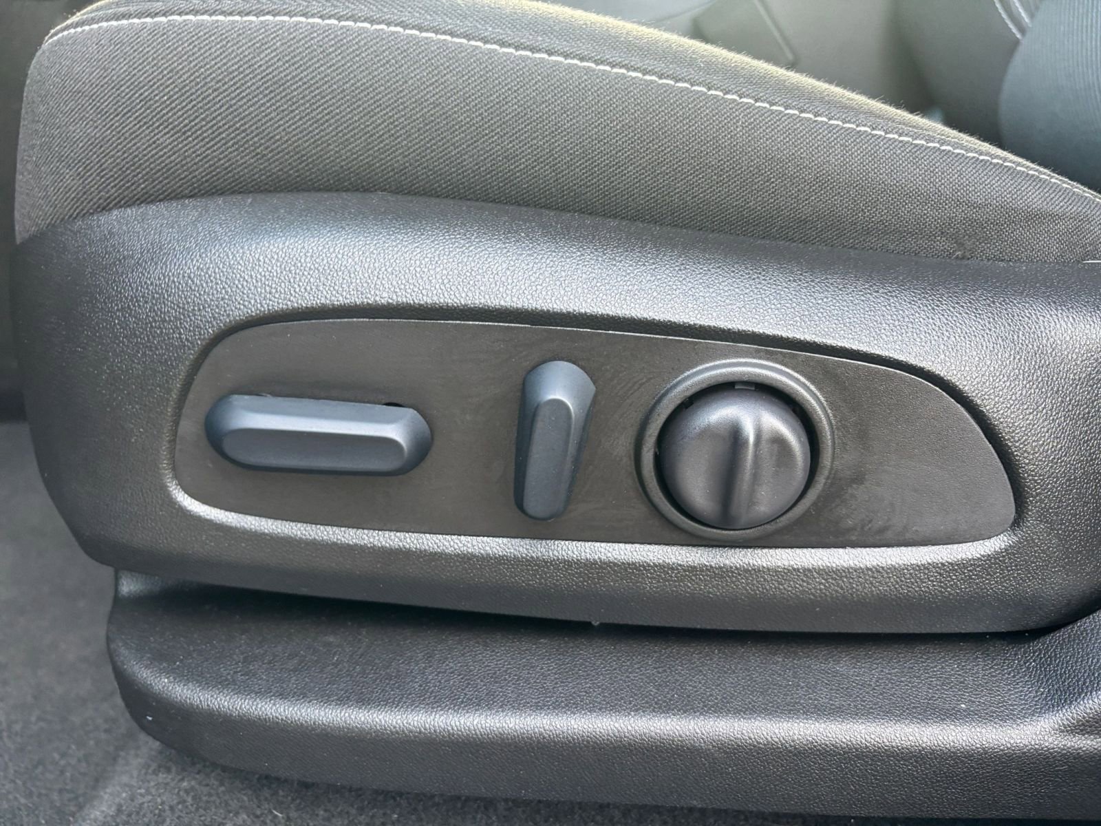 Used 2025 Chevrolet Blazer LT image 22