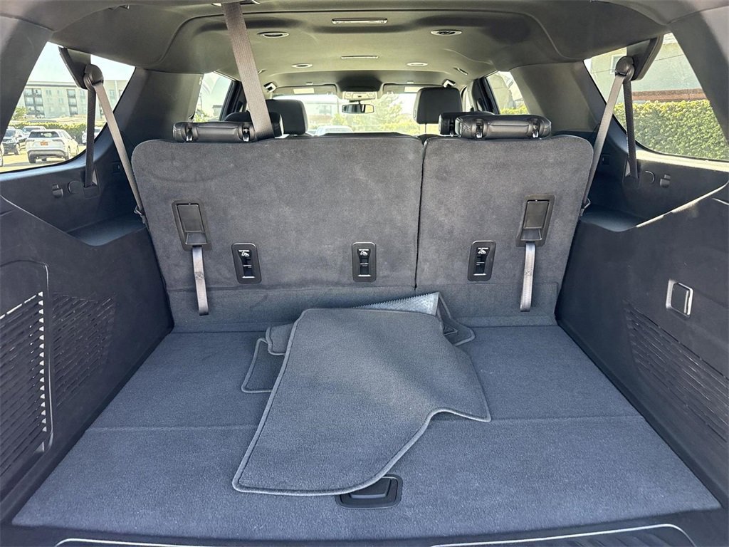 Used 2024 Chevrolet Suburban LT image 24