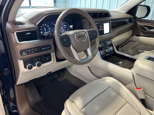 Used 2022 GMC Yukon Denali w/ Denali Premium Package image 9