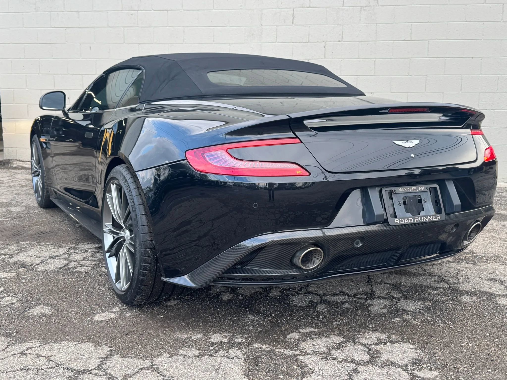 Used 2014 Aston Martin Vanquish Volante RWD image 10